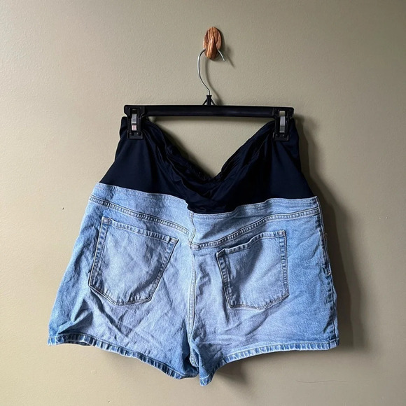 Isabel Maternity Over belly maternity jean shorts, size 16 - Picture 3 of 3
